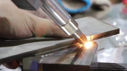 激光清洗機(jī)的優(yōu)勢